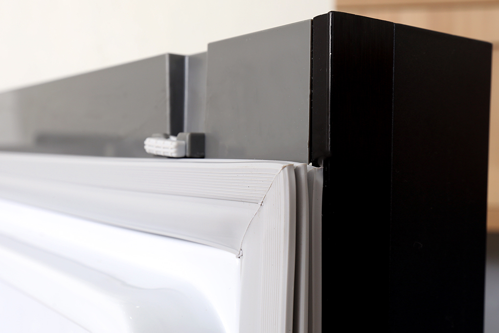 Tủ lạnh Panasonic 290 lít NR-BV329QSVN